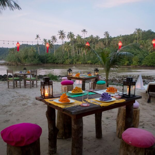 Rustic dining setup with Vietnamese dishes in a coconut grove during the best coconut boat tour in Cam Thanh Village, Hội An, offering authentic cuisine.