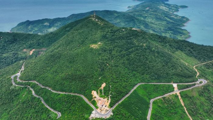 Hai Van Pass Coastal Drive