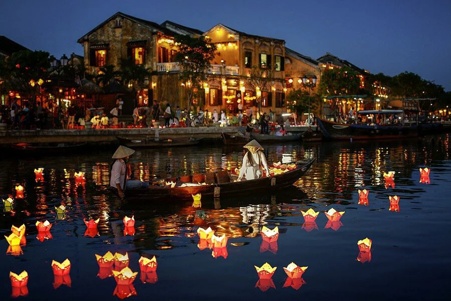 Best Hoi An night tour with boat ride