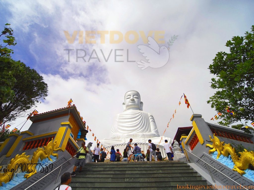 Linh Ung Pagoda Buddha Statue